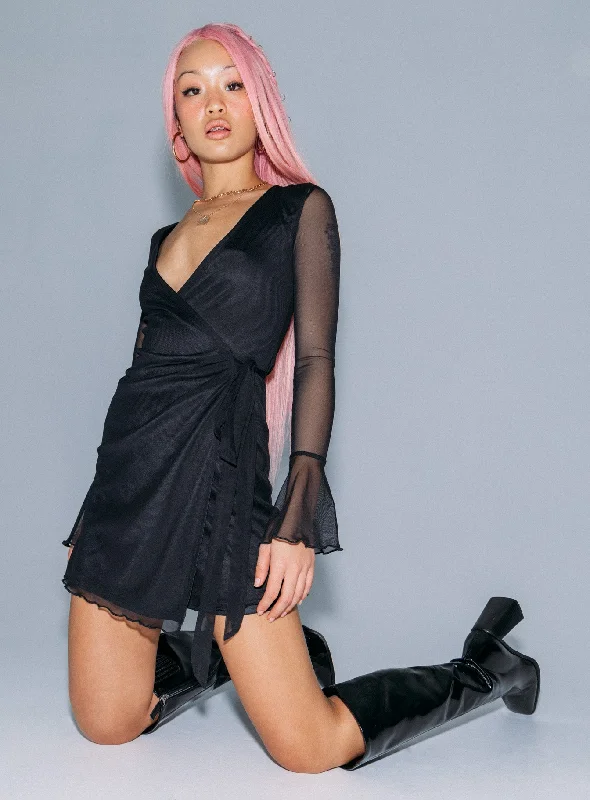 Mini dresses with gathered skirts for a voluminous effect Naya Mini Dress Black