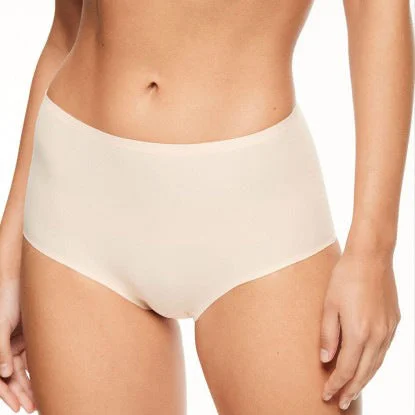 Women's silk - lined briefs for a luxurious feel Chantelle Soft Stretch Full Brief