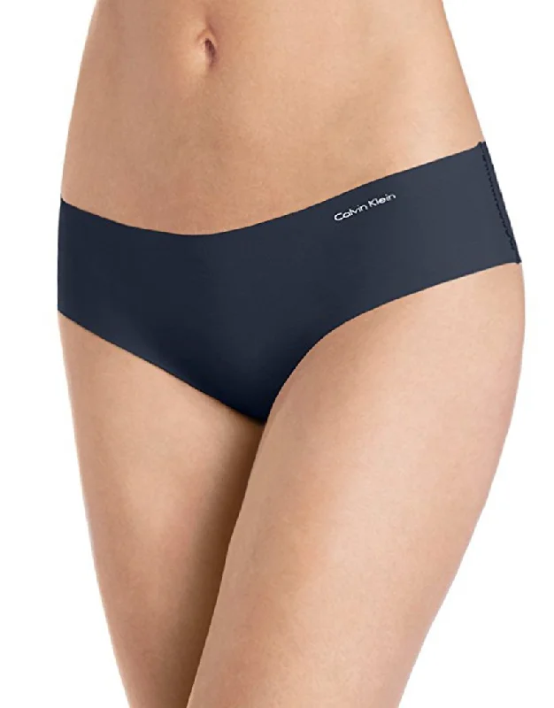 seamless shapewear panties for women with a flattering figure Calvin Klein Women Invisible Seamless Hipster D3429
