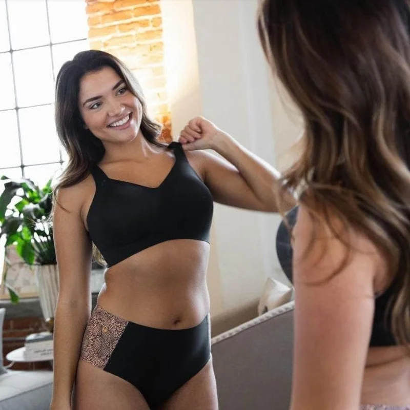 Plus size non wired bras for comfortable fit Evelyn & Bobbie Beyond Bra in Black Oynx Plus size non wired bras for comfortable fit Evelyn & Bobbie Beyond Bra in Black Oynx