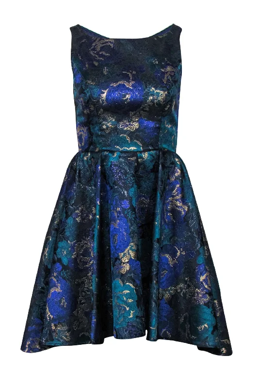 Empire Waist Women Dress to Accentuate the Bust and Conceal the Waist Empire Waist Women Dress to Accentuate the Bust and Conceal the Waist ABS by Allen Schwartz - Purple, Green & Gold A-Line Brocade Cocktail Dress Sz 2
