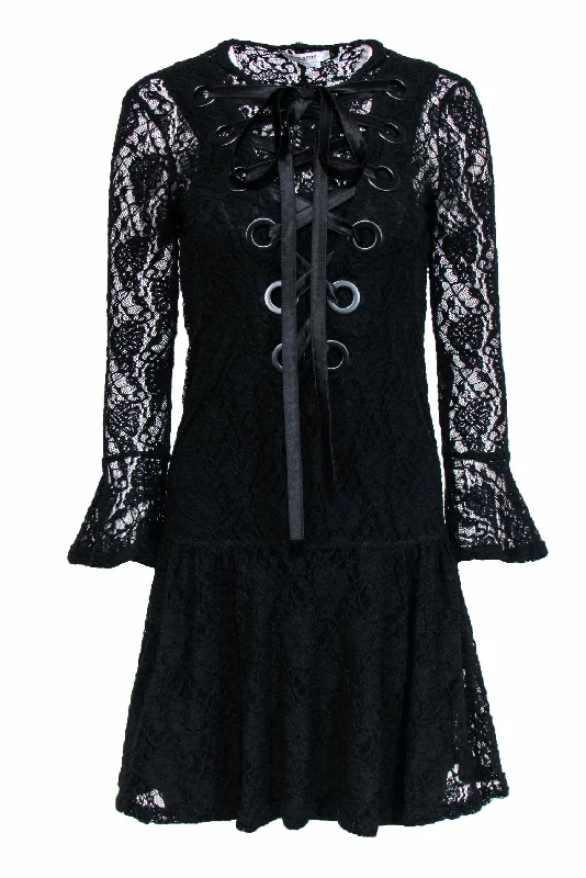 Empire Waist Women Dress to Accentuate the Bust and Conceal the Waist Empire Waist Women Dress to Accentuate the Bust and Conceal the Waist Givenchy - Black Lace Dress w/ Oversized Lace-Up Front Sz 4 Empire Waist Women Dress to Accentuate the Bust and Conceal the Waist Empire Waist Women Dress to Accentuate the Bust and Conceal the Waist Givenchy - Black Lace Dress w/ Oversized Lace-Up Front Sz 4