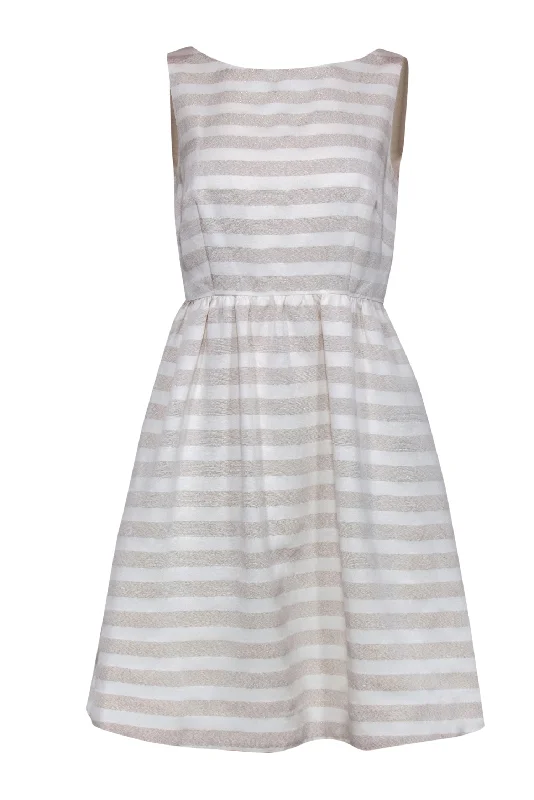 Wrap - Style Women Dress with Adjustable Fit for All Body Types Wrap - Style Women Dress with Adjustable Fit for All Body Types Lilly Pulitzer - Cream & Gold Striped Sleeveless Fit & Flare Dress Sz 6