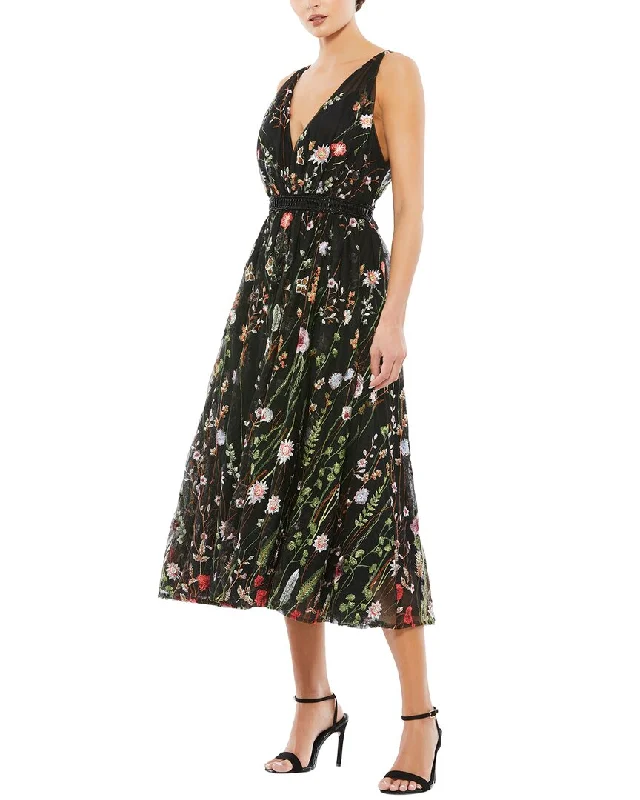 Empire Waist Women Dress to Accentuate the Bust and Conceal the Waist Empire Waist Women Dress to Accentuate the Bust and Conceal the Waist Mac Duggal Cocktail Dress