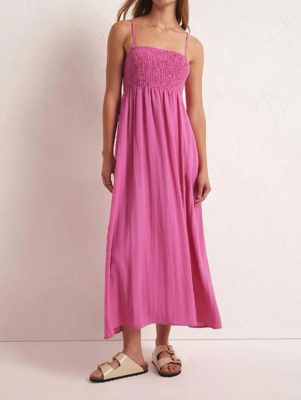 Long - Sleeve Women Dress in Velvet for a Luxurious Winter Look Long - Sleeve Women Dress in Velvet for a Luxurious Winter Look Midi Dress In Heartbreaker Pink