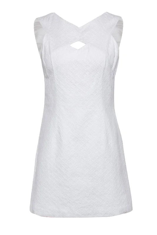 Halter Neck Women Dress to Show Off the Shoulders and Neckline Halter Neck Women Dress to Show Off the Shoulders and Neckline Milly - White Textured A-Line Dress w/ Keyhole & Bow Sz 8