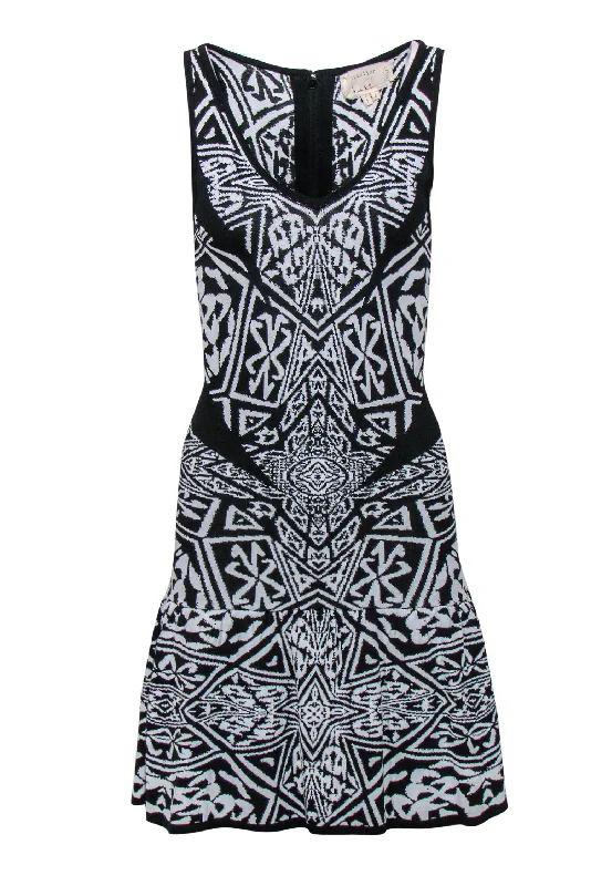 Halter Neck Women Dress to Show Off the Shoulders and Neckline Halter Neck Women Dress to Show Off the Shoulders and Neckline Nicole Miller - Black & White Patterned Knit Ruffled Hem Dress Sz P Halter Neck Women Dress to Show Off the Shoulders and Neckline Halter Neck Women Dress to Show Off the Shoulders and Neckline Nicole Miller - Black & White Patterned Knit Ruffled Hem Dress Sz P