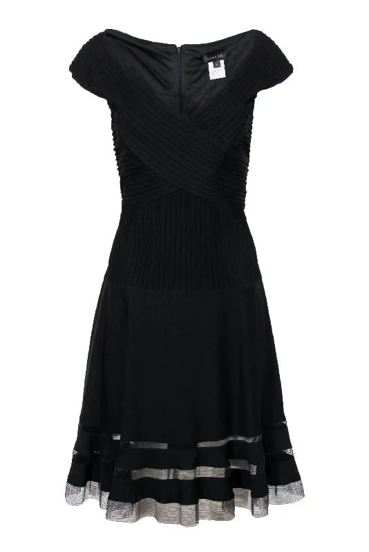 Mini Women Dress with a Short Hem for a Young and Trendy Style Mini Women Dress with a Short Hem for a Young and Trendy Style Tadashi Shoji - Black Ribbed Flare Bodycon Dress Sz L