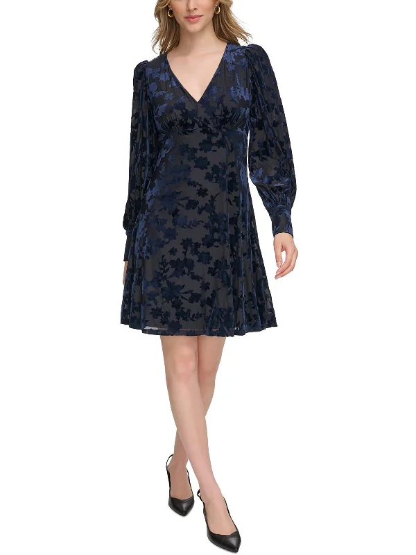 Mini Women Dress with a Short Hem for a Young and Trendy Style Mini Women Dress with a Short Hem for a Young and Trendy Style Womens Velvet Cocktail And Party Dress