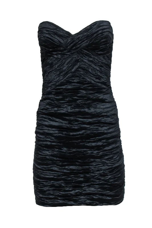 Little Black Women Dress with Sequins for a Glamorous Night Out Little Black Women Dress with Sequins for a Glamorous Night Out BCBG Max Azria - Black Ruched Strapless Mini Dress Sz 2 Little Black Women Dress with Sequins for a Glamorous Night Out Little Black Women Dress with Sequins for a Glamorous Night Out BCBG Max Azria - Black Ruched Strapless Mini Dress Sz 2