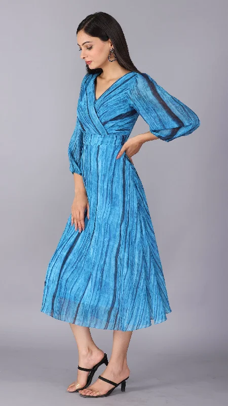 Maxi Women Dress with Floral Print for a Bohemian Vibe Maxi Women Dress with Floral Print for a Bohemian Vibe Blue texture print wrap neckline dress Maxi Women Dress with Floral Print for a Bohemian Vibe Maxi Women Dress with Floral Print for a Bohemian Vibe Blue texture print wrap neckline dress