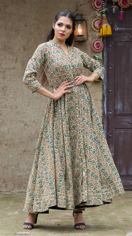 Halter Neck Women Dress to Show Off the Shoulders and Neckline Halter Neck Women Dress to Show Off the Shoulders and Neckline Ethnic Gota Patti Anarkali Dress Halter Neck Women Dress to Show Off the Shoulders and Neckline Halter Neck Women Dress to Show Off the Shoulders and Neckline Ethnic Gota Patti Anarkali Dress