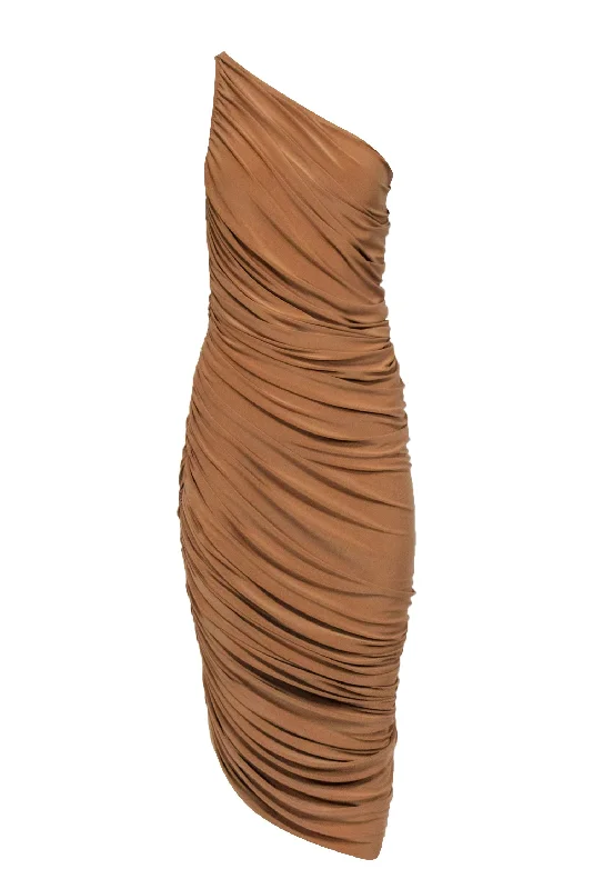 Halter Neck Women Dress to Show Off the Shoulders and Neckline Halter Neck Women Dress to Show Off the Shoulders and Neckline Norma Kamali - Tan One-Shoulder Draped Bodycon Gown Sz S Halter Neck Women Dress to Show Off the Shoulders and Neckline Halter Neck Women Dress to Show Off the Shoulders and Neckline Norma Kamali - Tan One-Shoulder Draped Bodycon Gown Sz S