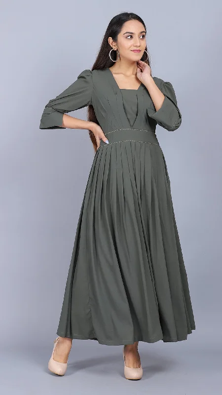 Halter Neck Women Dress to Show Off the Shoulders and Neckline Halter Neck Women Dress to Show Off the Shoulders and Neckline Olive Green Solid Empire Dress Halter Neck Women Dress to Show Off the Shoulders and Neckline Halter Neck Women Dress to Show Off the Shoulders and Neckline Olive Green Solid Empire Dress