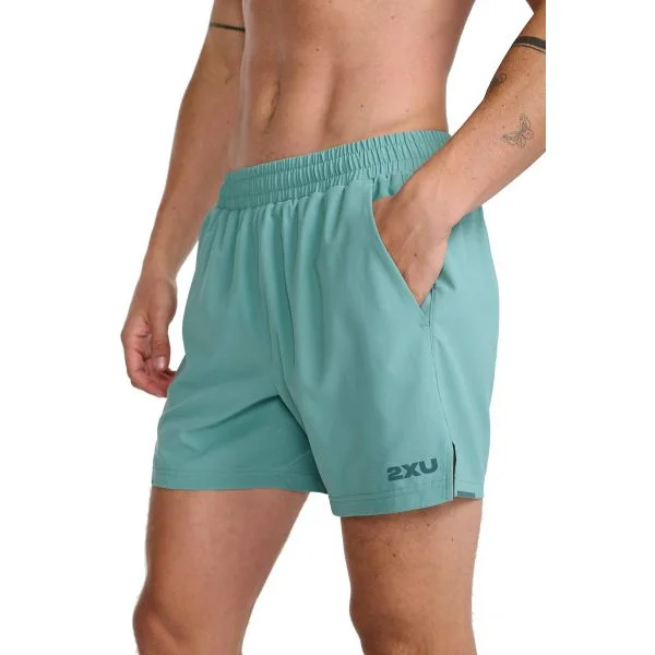 travel women sport bra for easy packing 2XU - Men's Aero 5" Shorts