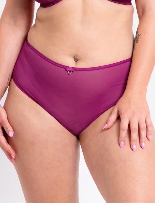 Shaper with adjustable straps for a customized fit​ Curvy Kate Victory Short