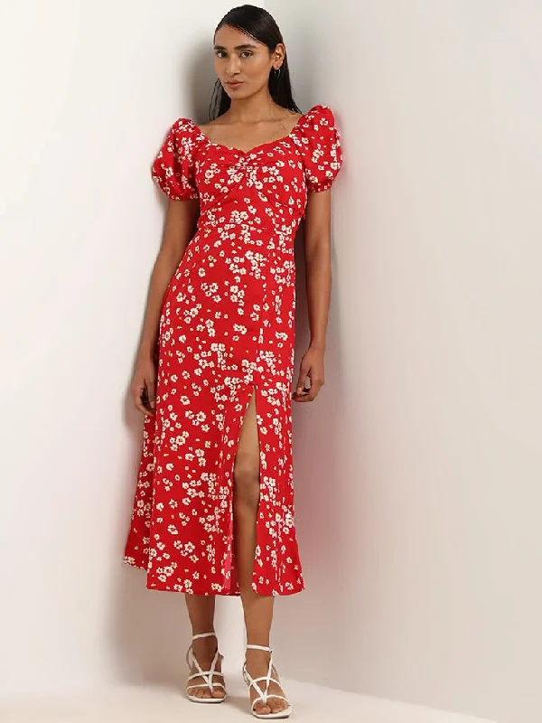 Women's junior - sized denim pants Distressed women jeans for a trendy and edgy look LOV Red Floral Dress
