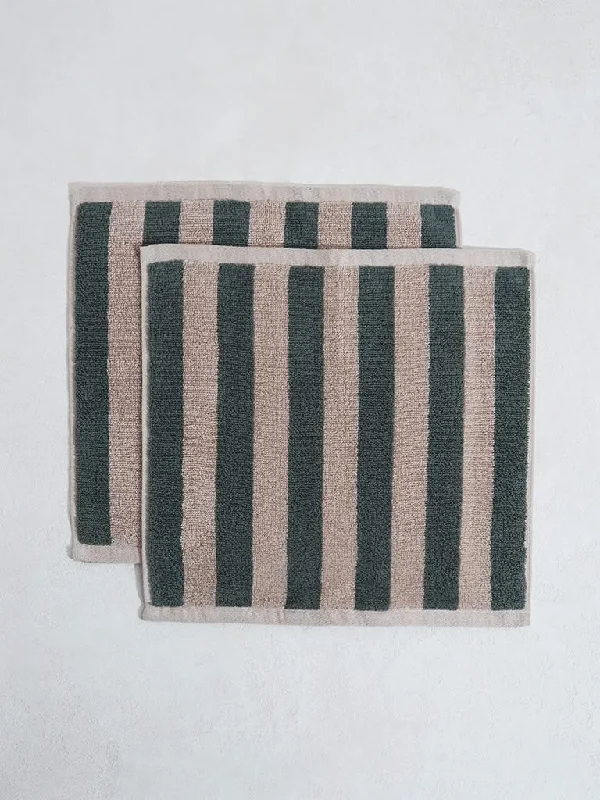 Women's pants for theme park visits Mom jeans for a nostalgic and casual look Westside Home Dark Green Broad Striped Face Towel - (Set of 2) Women's pants for theme park visits Mom jeans for a nostalgic and casual look Westside Home Dark Green Broad Striped Face Towel - (Set of 2)