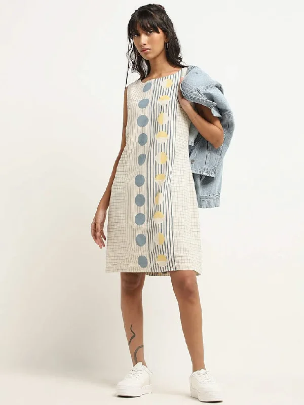Women's pants with wrinkle - resistant material Cargo women jeans with multiple pockets for added functionality Bombay Paisley Multicolour Printed Cotton Dress
