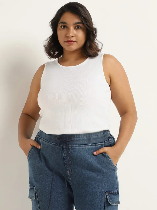 Women's designer brand pants High - rise flare women jeans for a 70s - inspired look Gia White Cotton Blend Ribbed T-Shirt