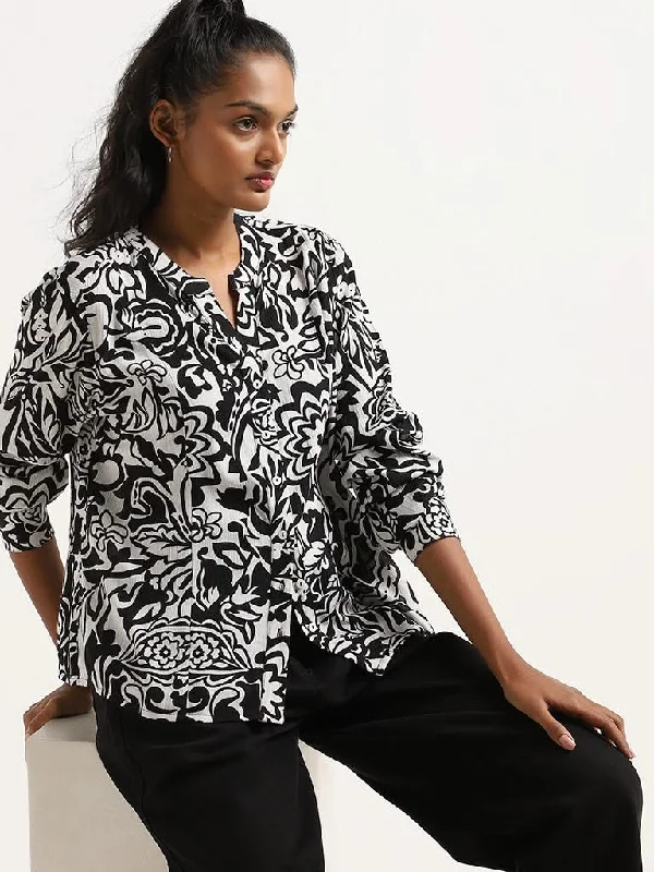 Women's pants with quick - dry fabric Button - fly women jeans with a traditional touch LOV Black & White Shirt