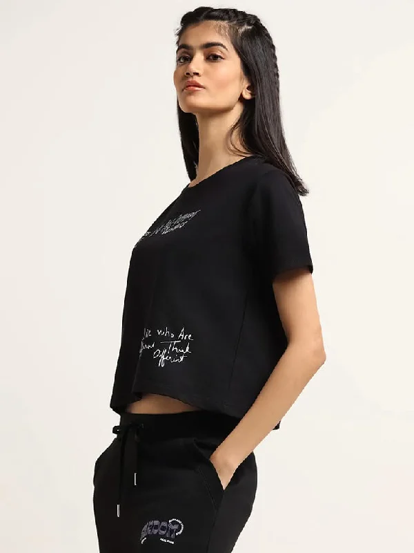 Women's eco - friendly organic pants Mom jeans for a nostalgic and casual look Studiofit Black Printed Loose Fit T-Shirt