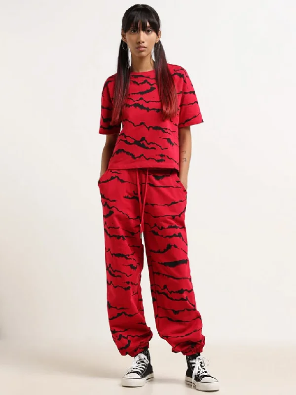 Women's high - waisted yoga pants Skinny women jeans with a form - fitting design Studiofit Red Printed Cotton Joggers Women's high - waisted yoga pants Skinny women jeans with a form - fitting design Studiofit Red Printed Cotton Joggers