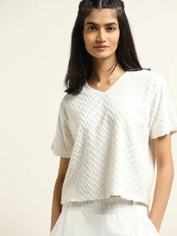 Women's ruffled hem dress pants Cargo women jeans with multiple pockets for added functionality Studiofit White Textured T-Shirt
