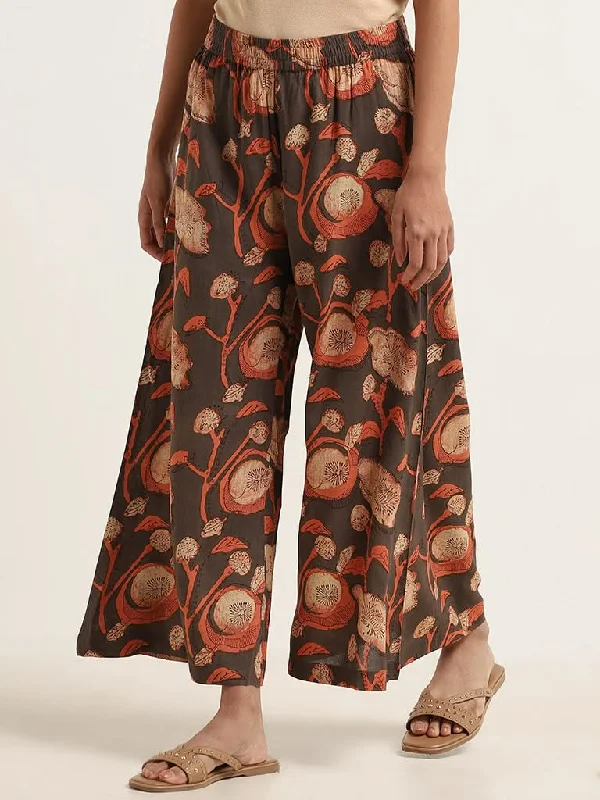 Women's pants with stretch panels Light - wash women jeans for a fresh and summery appearance Utsa Brown Printed Cotton Palazzos