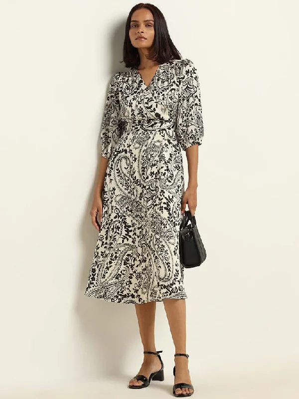 Women's pants with reflective strips Acid - wash women jeans with a retro finish Wardrobe Off-White Printed Dress