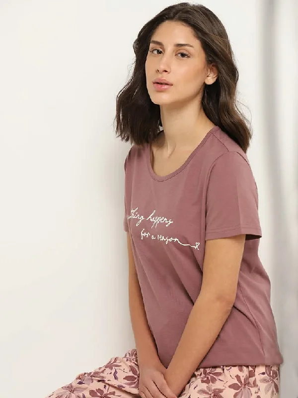 Women's matching top and pants set Mom jeans for a nostalgic and casual look Wunderlove Brown Contrast-Printed Cotton T-Shirt Women's matching top and pants set Mom jeans for a nostalgic and casual look Wunderlove Brown Contrast-Printed Cotton T-Shirt