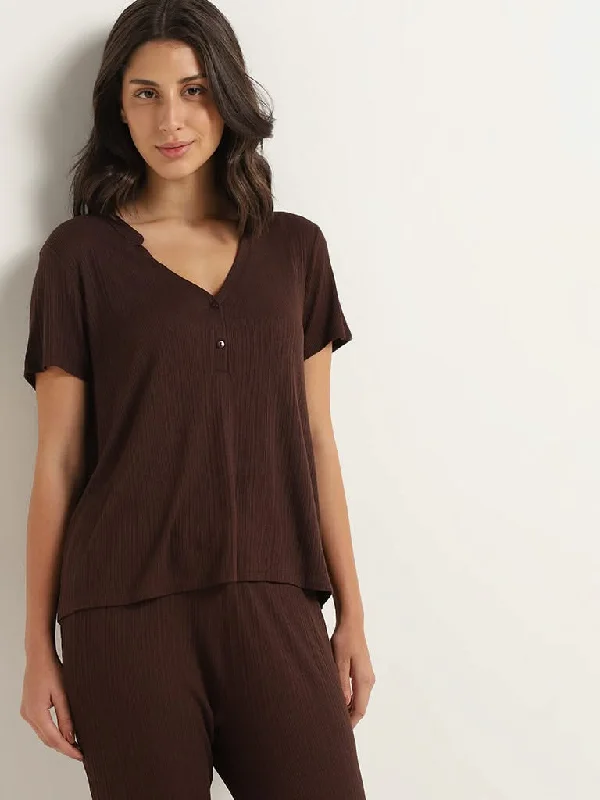 Women's pants for theme park visits Mom jeans for a nostalgic and casual look Wunderlove Brown Ridged Supersoft T-Shirt