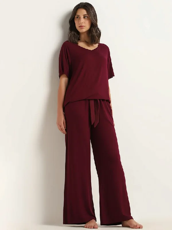 Women's pants for office meetings High - waisted women jeans for a flattering silhouette Wunderlove Burgundy Super-Soft Supersoft Pants Women's pants for office meetings High - waisted women jeans for a flattering silhouette Wunderlove Burgundy Super-Soft Supersoft Pants
