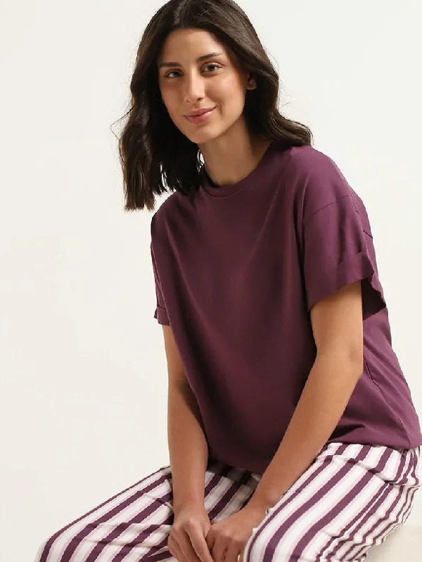 Women's pants for beach parties Straight - leg women jeans with a classic and timeless appeal Wunderlove Purple Cotton Relaxed-Fit T-Shirt Women's pants for beach parties Straight - leg women jeans with a classic and timeless appeal Wunderlove Purple Cotton Relaxed-Fit T-Shirt