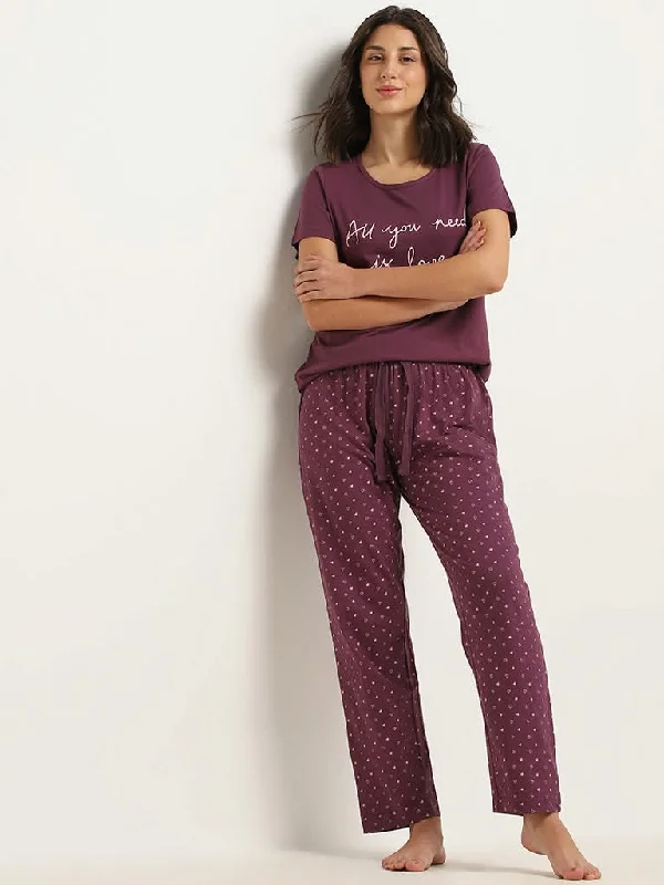Women's embroidered ethnic pants Ripped women jeans for a rebellious and fashion - forward style Wunderlove Purple Printed Cotton T-Shirt and Pyjamas Set Women's embroidered ethnic pants Ripped women jeans for a rebellious and fashion - forward style Wunderlove Purple Printed Cotton T-Shirt and Pyjamas Set