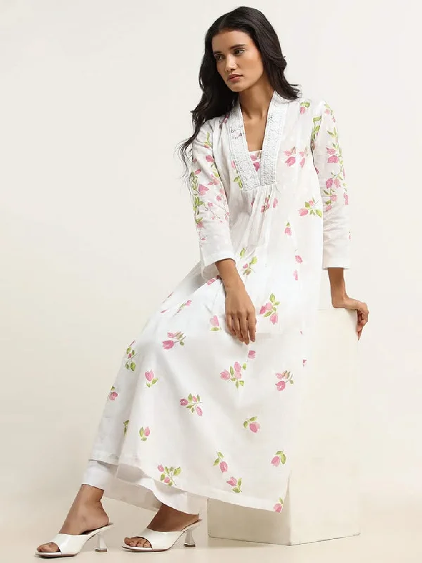 Women's denim shorts - style pants Light - wash women jeans for a fresh and summery appearance Zuba White Printed Cotton Kurta